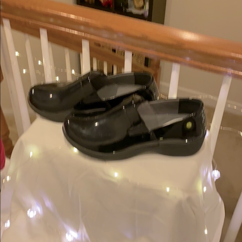 Shoes (Clogs)